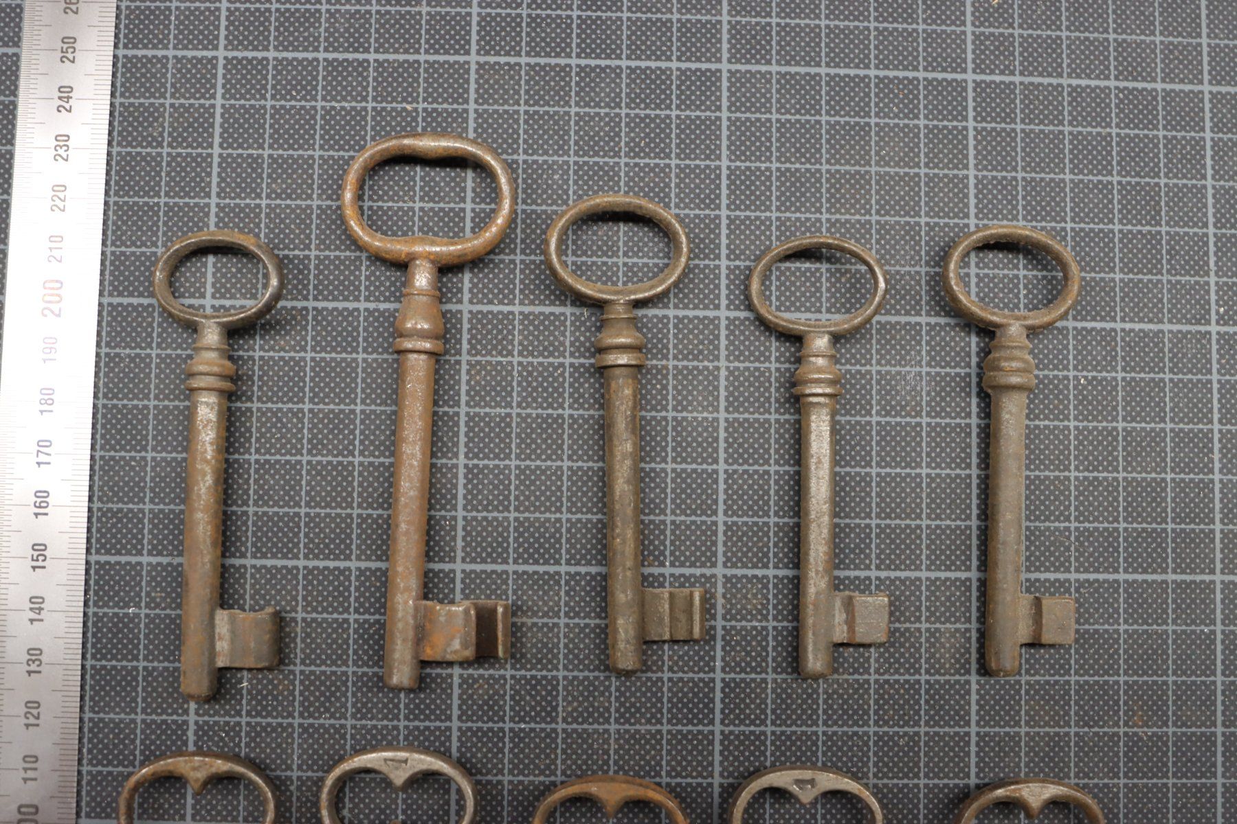 Chiavi: Lot mit 10 antiken Schlüsseln – Usato da Emmetten venduto da Super008 3