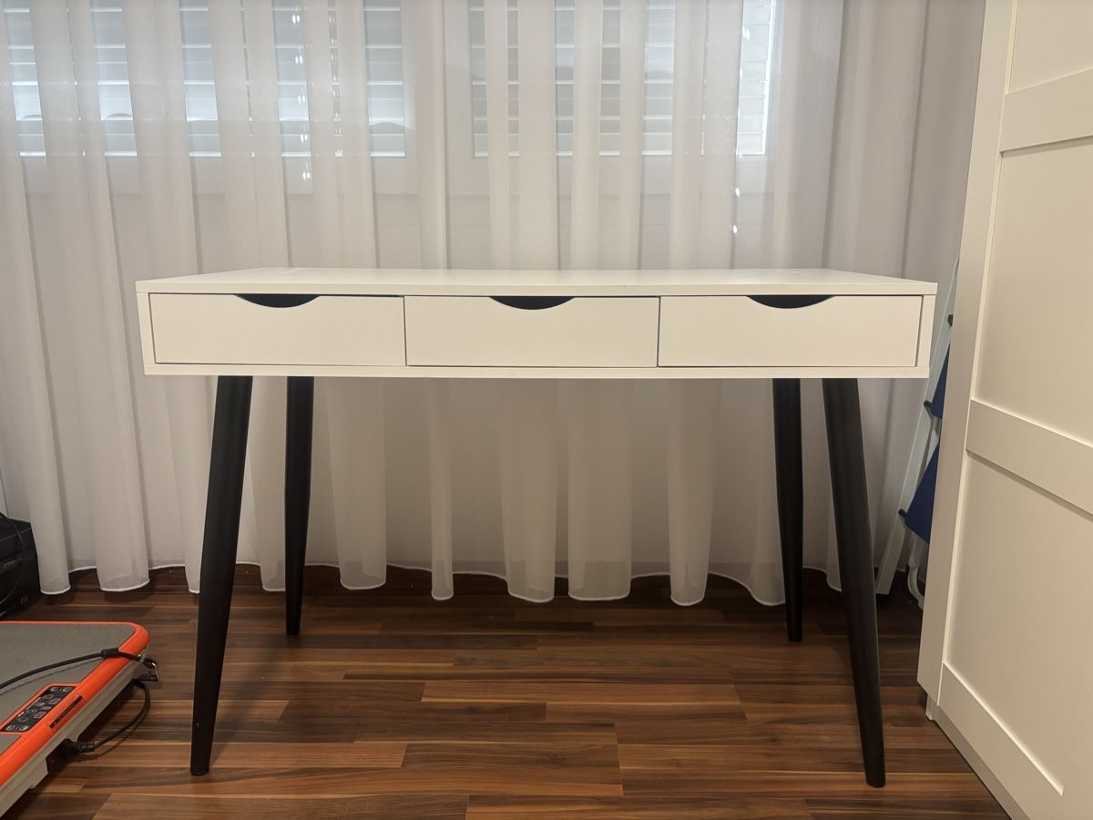 Bureaux: Schreibtisch stylisch – D'occasion à Beromünster par Ana.8