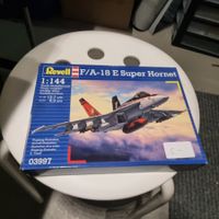 Revell F/A-18E Super Hornet Modellbausatz 1:144