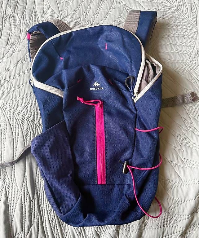 Decathlon Borse & Zaini: Neuwertiger kleiner Rucksack – Usato da Ehrendingen venduto da ErikaKrisztina