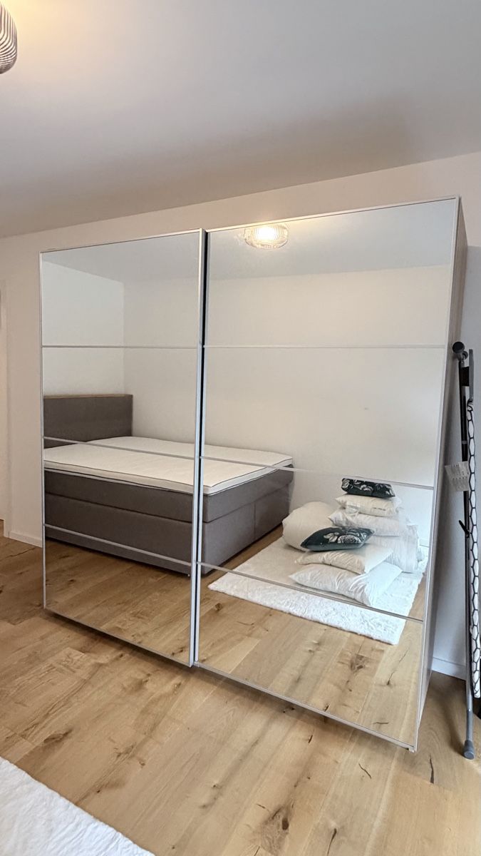 Ikea Armadi: Kleiderschrank mit Spiegelschiebetüren – 2-türig – Usato da Küsnacht ZH venduto da 36b_rf9h