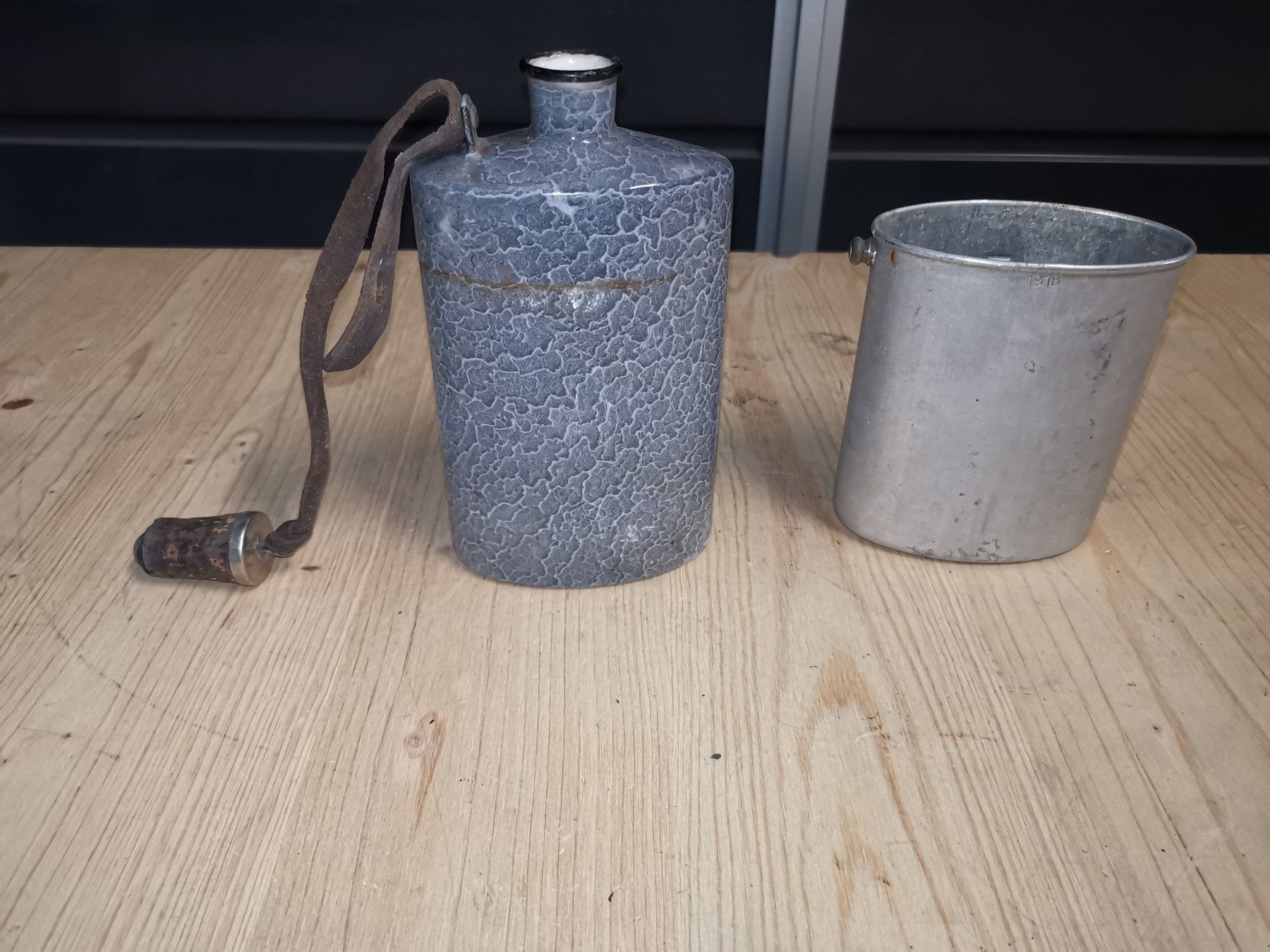 Schweizer Armee Attrezzatura & Pezzi di ricambio: Feldflasche von 1918 – Usato da Thalwil venduto da Joe500