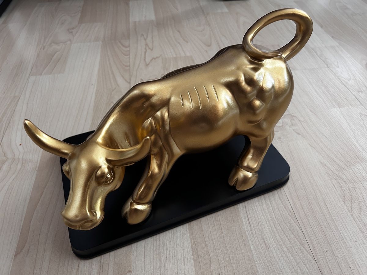 Tutte le decorazioni: Wallstreet Bulle goldfarben – Usato da Horgen venduto da Syman6