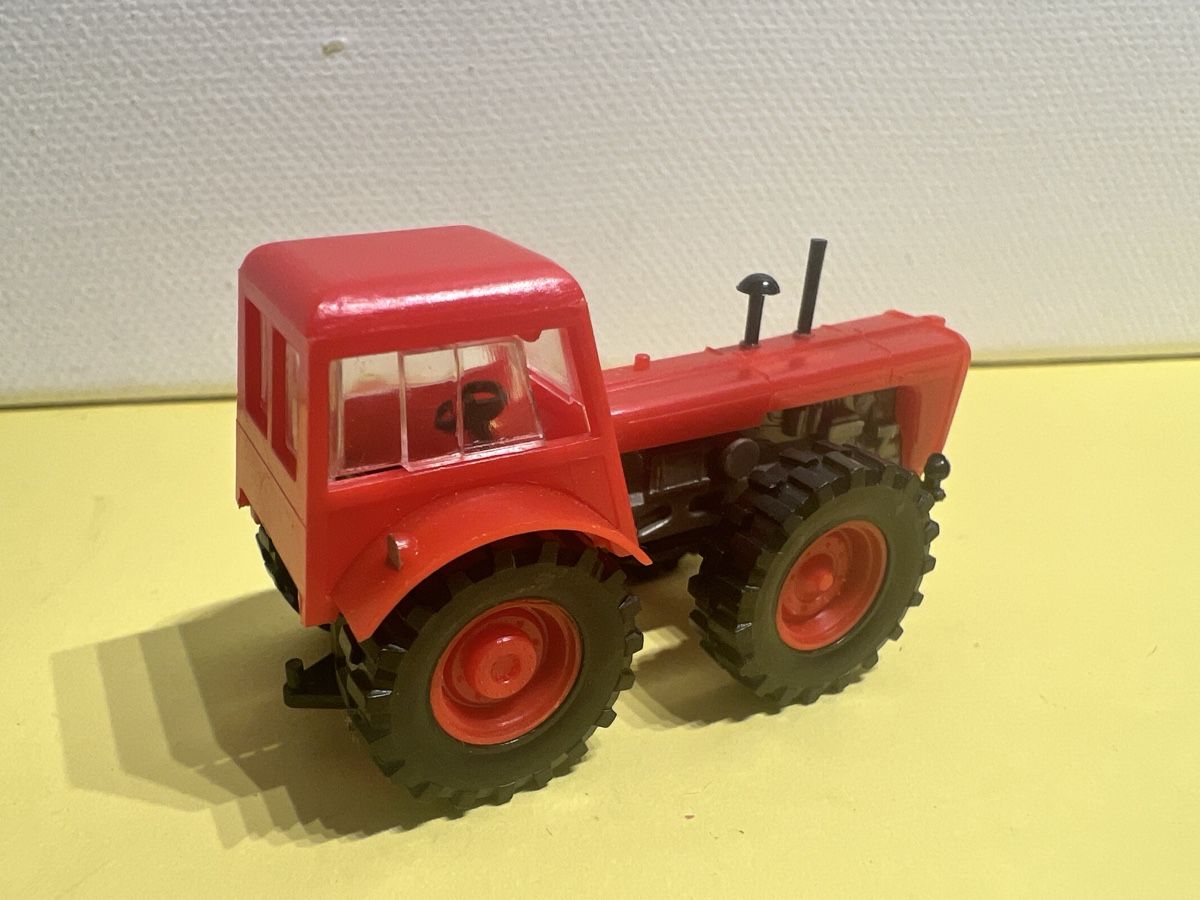Modellini d'auto: MiniCar Traktor D4K in 1/87 – Usato da Weinfelden venduto da Kammerflimmern 2