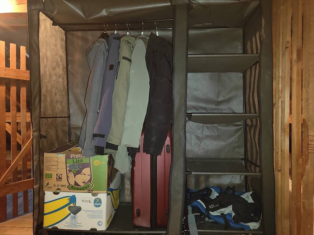 Schränke: Mottenschrank – Gebraucht aus Thun von Moggo