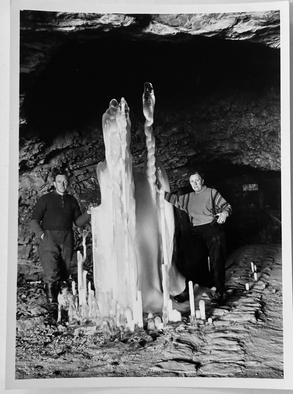Cartoline postali: Foto E. Grubenmann, Eis Stalagmiten, Wildkirchli Höhle – Usato da Frauenfeld venduto da Merk52
