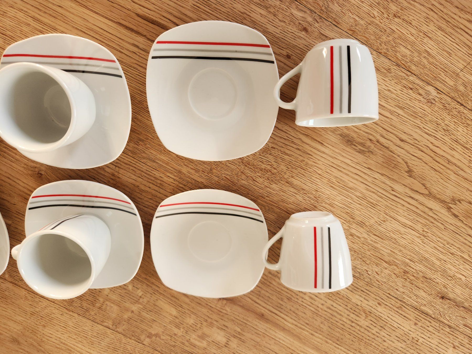 Set di piatti: 6 Espresso Tassen mit Unterteller – Usato da Fanas venduto da Rurero03 1