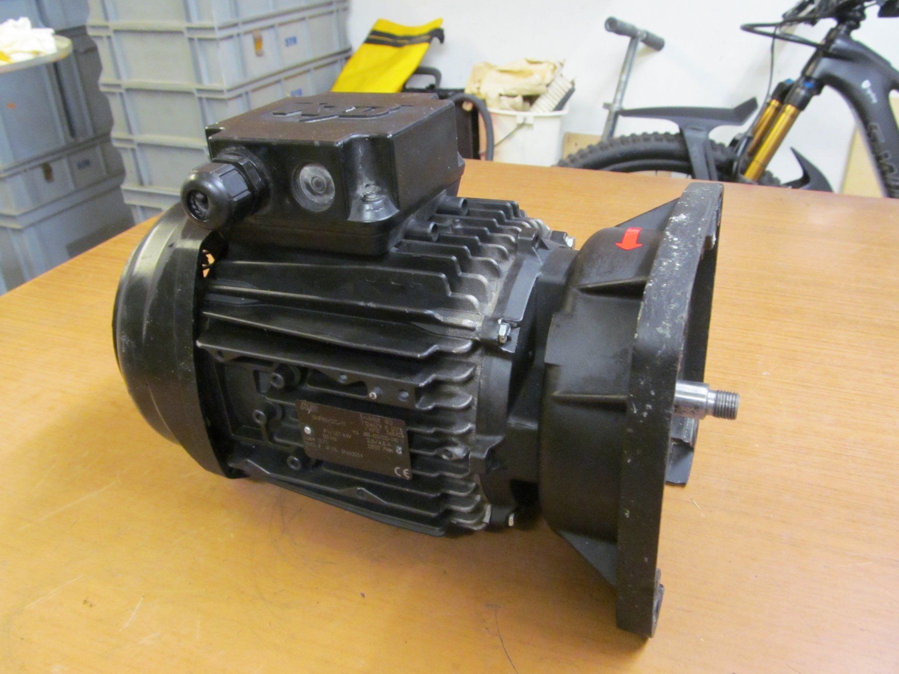 Motori: Elektromotor 400 Volt mit Flanschanschluss – Usato da Horgen venduto da C250 2