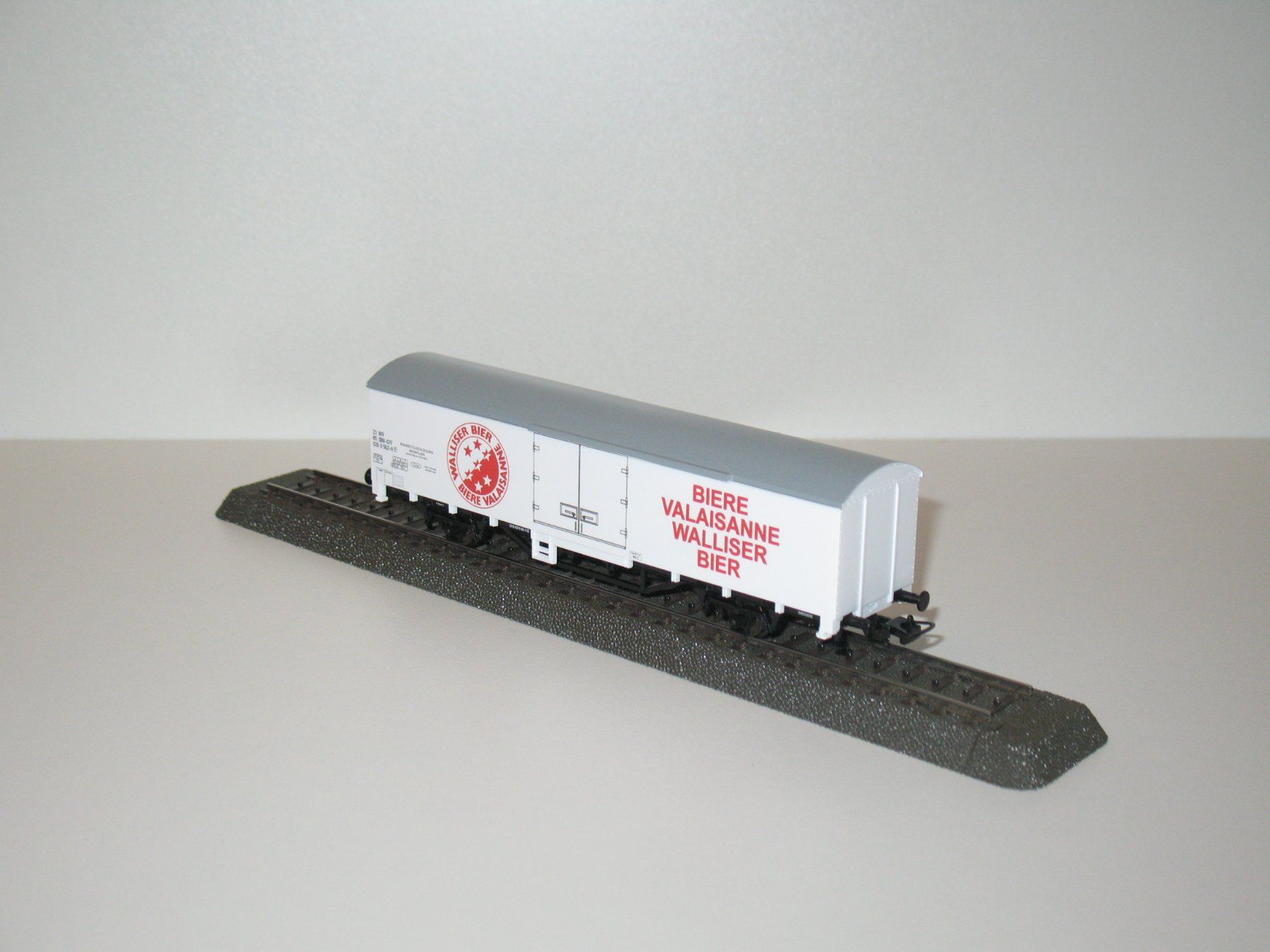 Piko Modellini di ferrovie: Bierwagen der SBB "Walliser Bier" in H0= von PIKO 57789 – Usato da Ettiswil venduto da Caapraibex 4