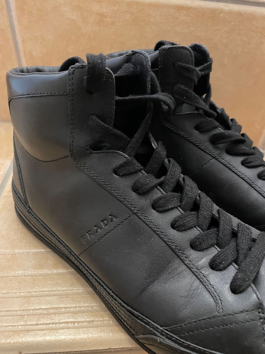 Prada Chaussures hommes: PRADA Chaussures montantes en cuir – D'occasion à Leytron par acb_00 1