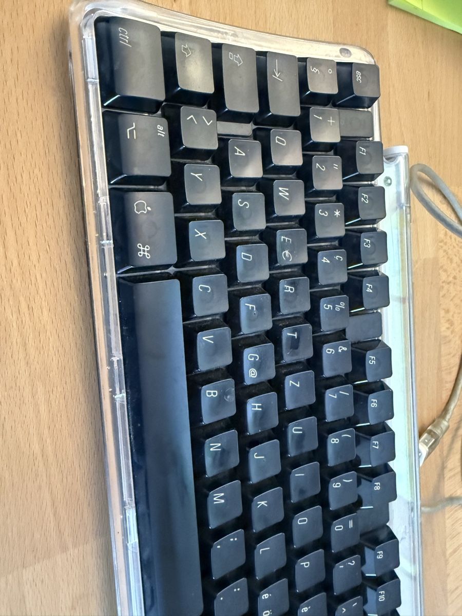 Apple Tastiere: Clavier Apple Pro avec pavé numérique - Filaire – Usato da Kloten venduto da Mumiiin 1