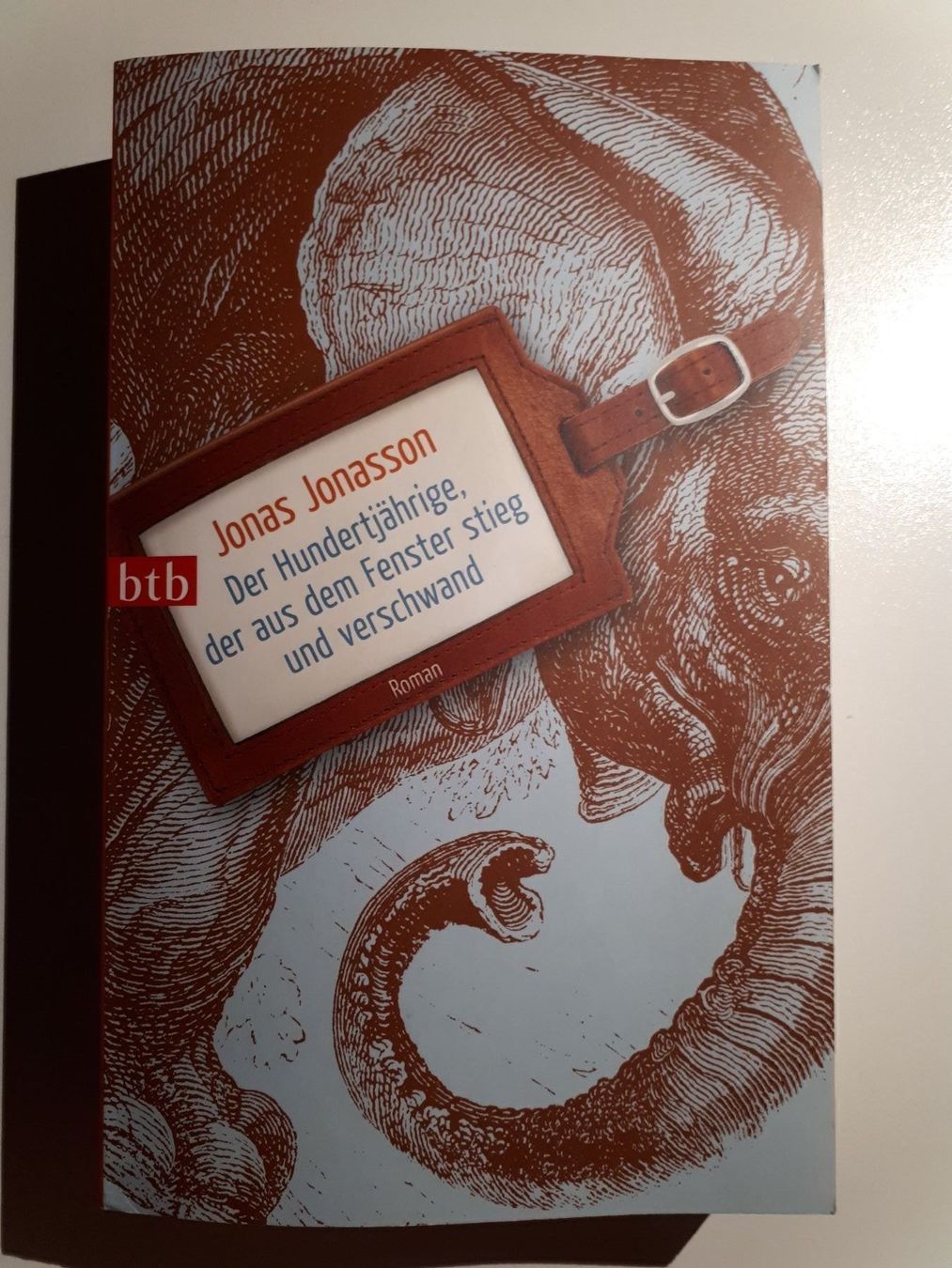Livres: Der Hundertjährige der aus dem Fenster.. – D'occasion à Dietikon par Buchantiqdietikon