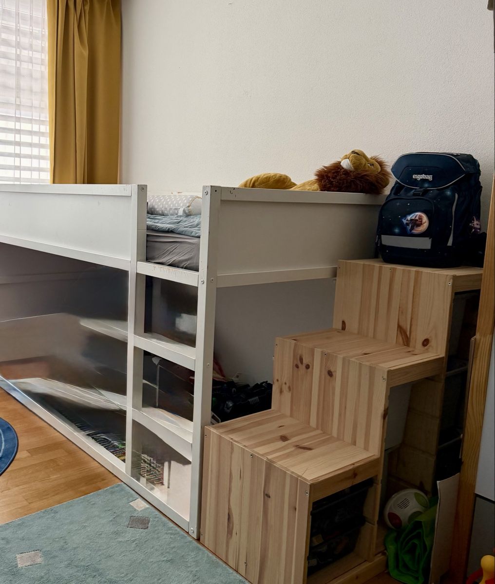 Betten: Hochbett mit Treppe  – Gebraucht aus Rüschlikon von inf_p299