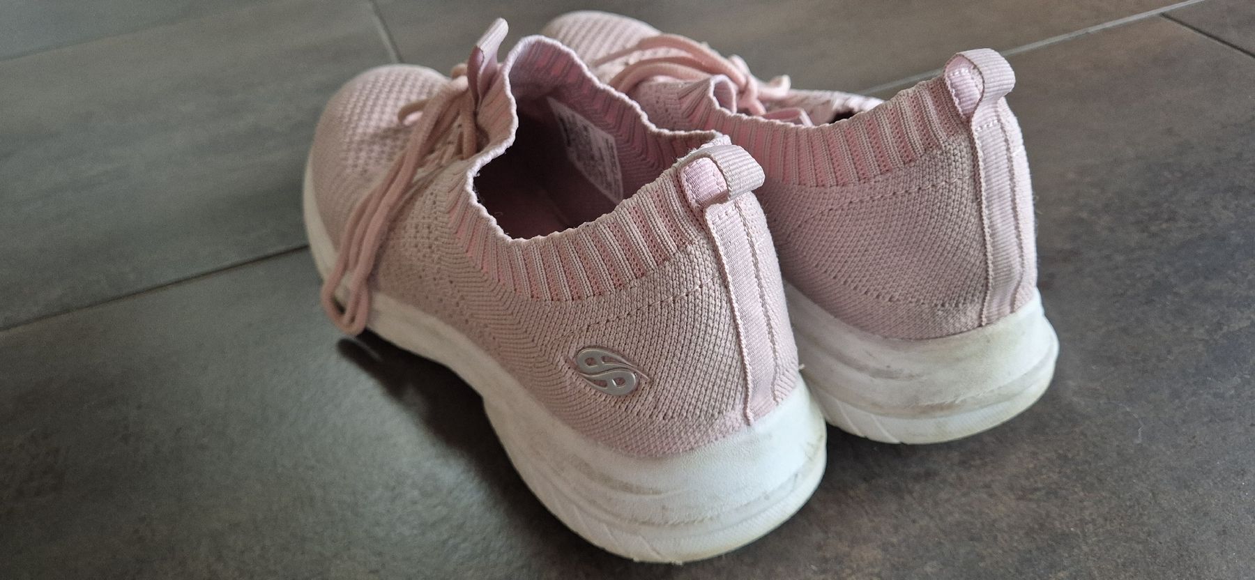 Scarpe da donna: Sneaker – Usato da Wuppenau venduto da Suenneli10 2