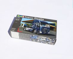 Iveco Stralis 1:24 von Revell