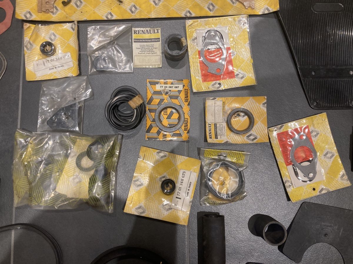 Sanitari: RENAULT Oldtimer Dichtungen + Diverses Material – Nuovo e nell'imballaggio originale da Roveredo GR venduto da Oldtimer4ever 1
