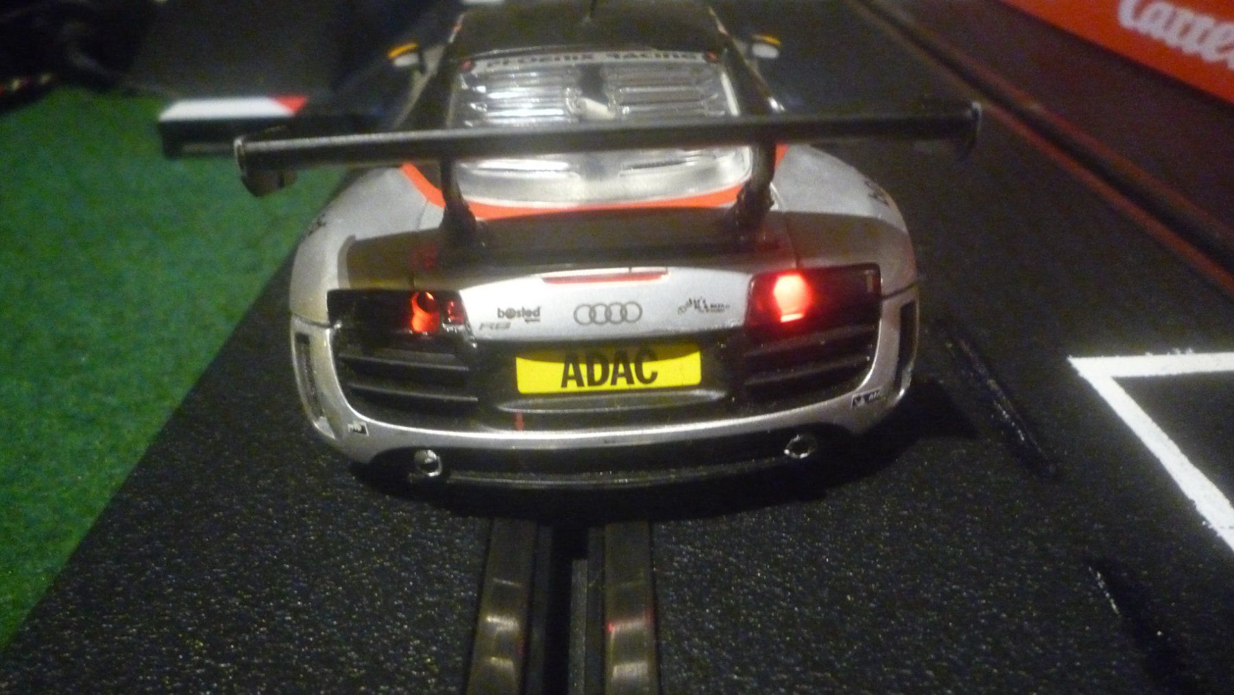 Carrera Piste: Carrera Digital 132 Audi R8 LMS – Usato da Alberswil venduto da stoecklireto 1