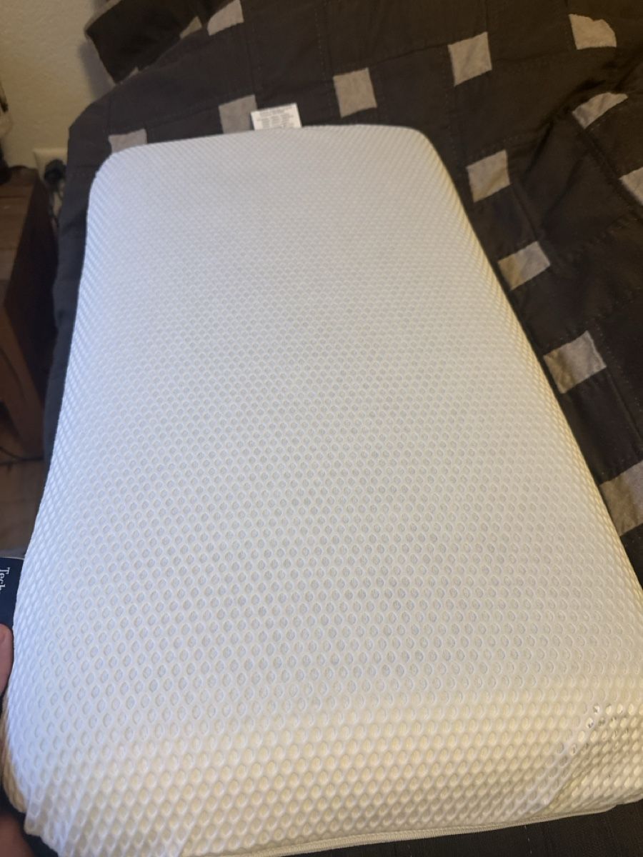 Technogel Coussins: Technogel Deluxe Adjustable pillow – D'occasion à Maloja par mags413 5