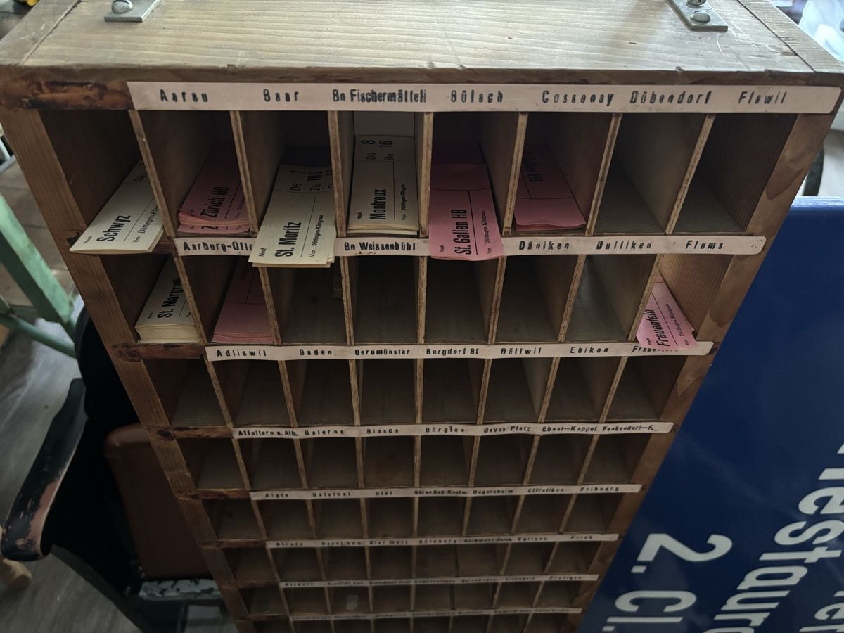 SBB/CFF/FFS Insegne: SBB Ticket Holzregal, alte Bahnbillets – Usato da Staufen venduto da timelessvintage 2