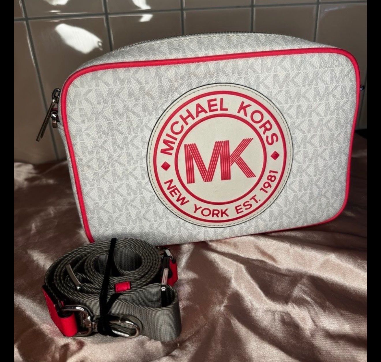 Michael Kors Taschen für Damen: MICHAEL KORS Tasche – Gebraucht aus Zuoz von cla_9f8s