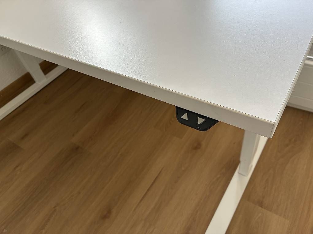 Bureaux: Sitz/Steh Schreibtisch, electrisch, weiß – D'occasion à Nürensdorf par cam_nbr6 1