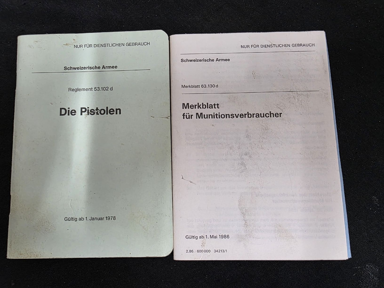 Bücher: Schweizer Armee - Reglement  Merkblatt - Pistolen + Munition – Gebraucht aus Wolfertswil von Antiko
