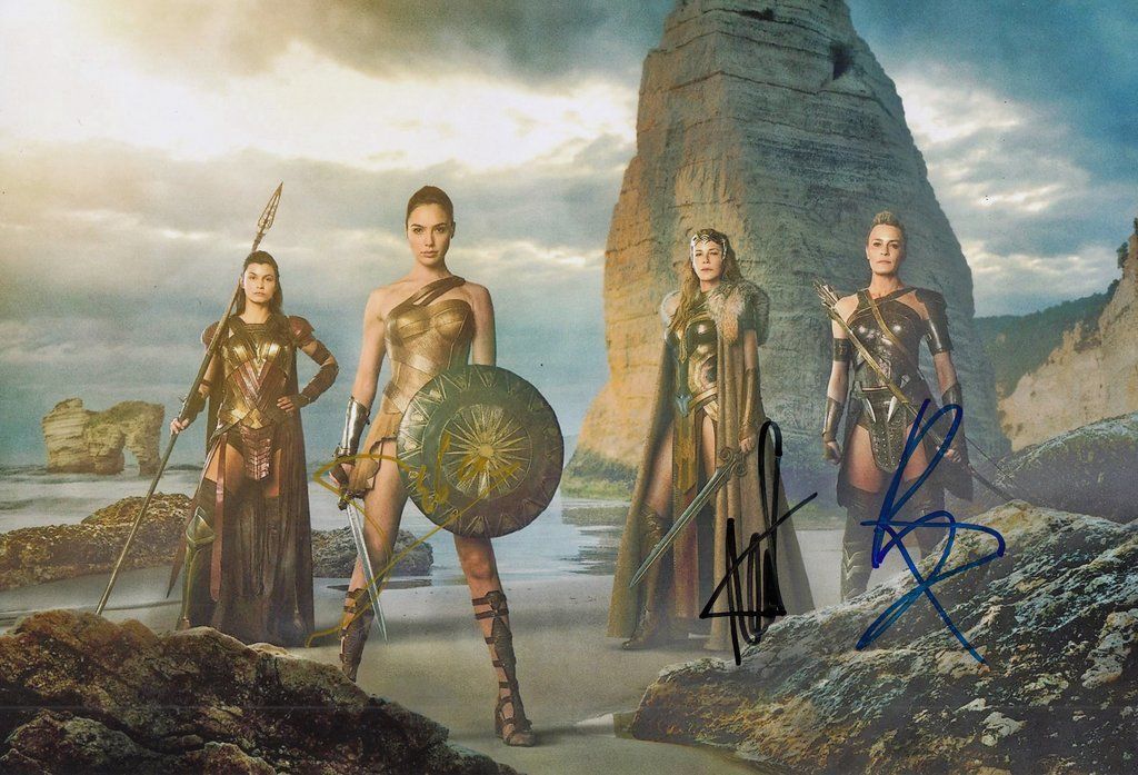 Autografi: WONDER WOMAN TOP CAST / AUTOGRAMME – Usato da Egg b. Zürich venduto da Dbunny