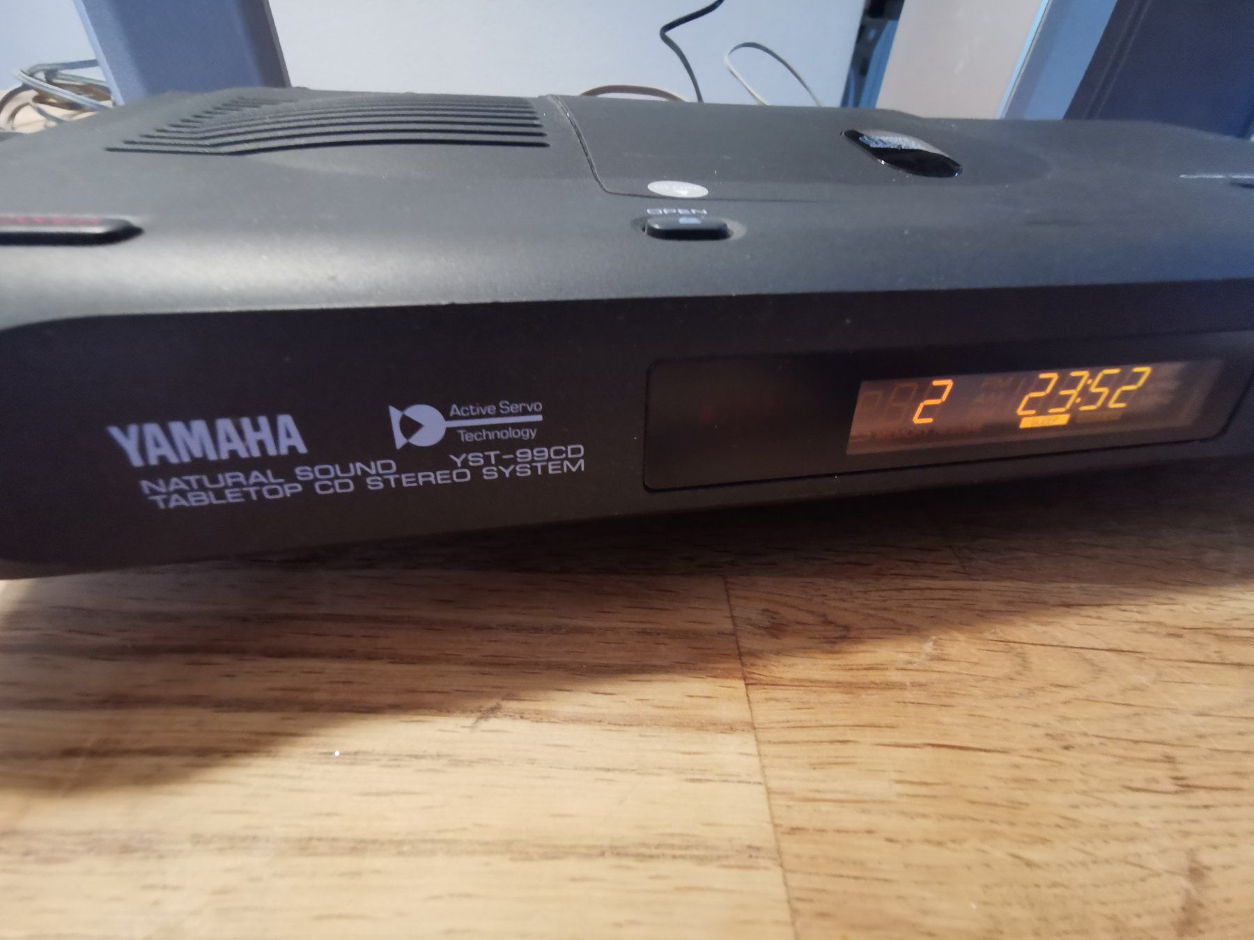 Yamaha Lettore multimediale & Streamer: Yamaha Table Top System YST-99CD – Usato da St.Gallen venduto da 55232 5