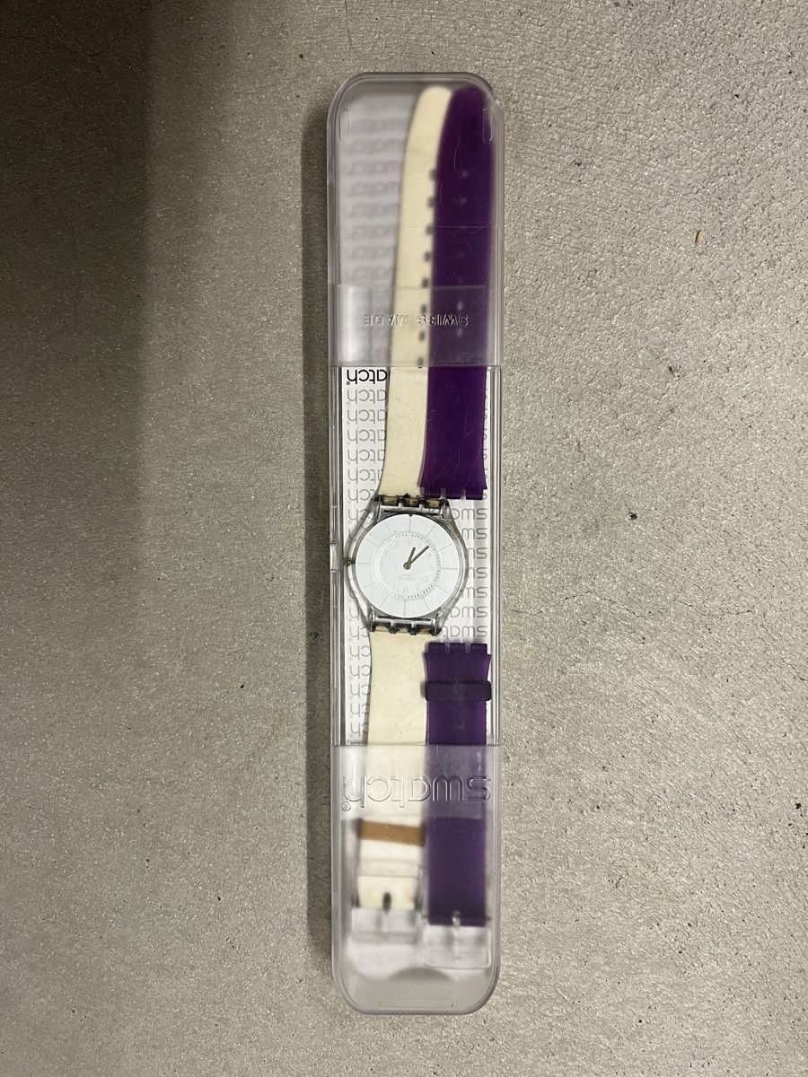 Swatch Orologi: Swatch Uhr, weiss oder violett – Usato da Boniswil venduto da medixy 1