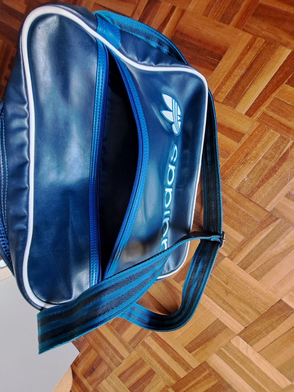 Adidas Borse: Vintage Adidas Tasche – Usato da Taverne venduto da SelenaR. 4