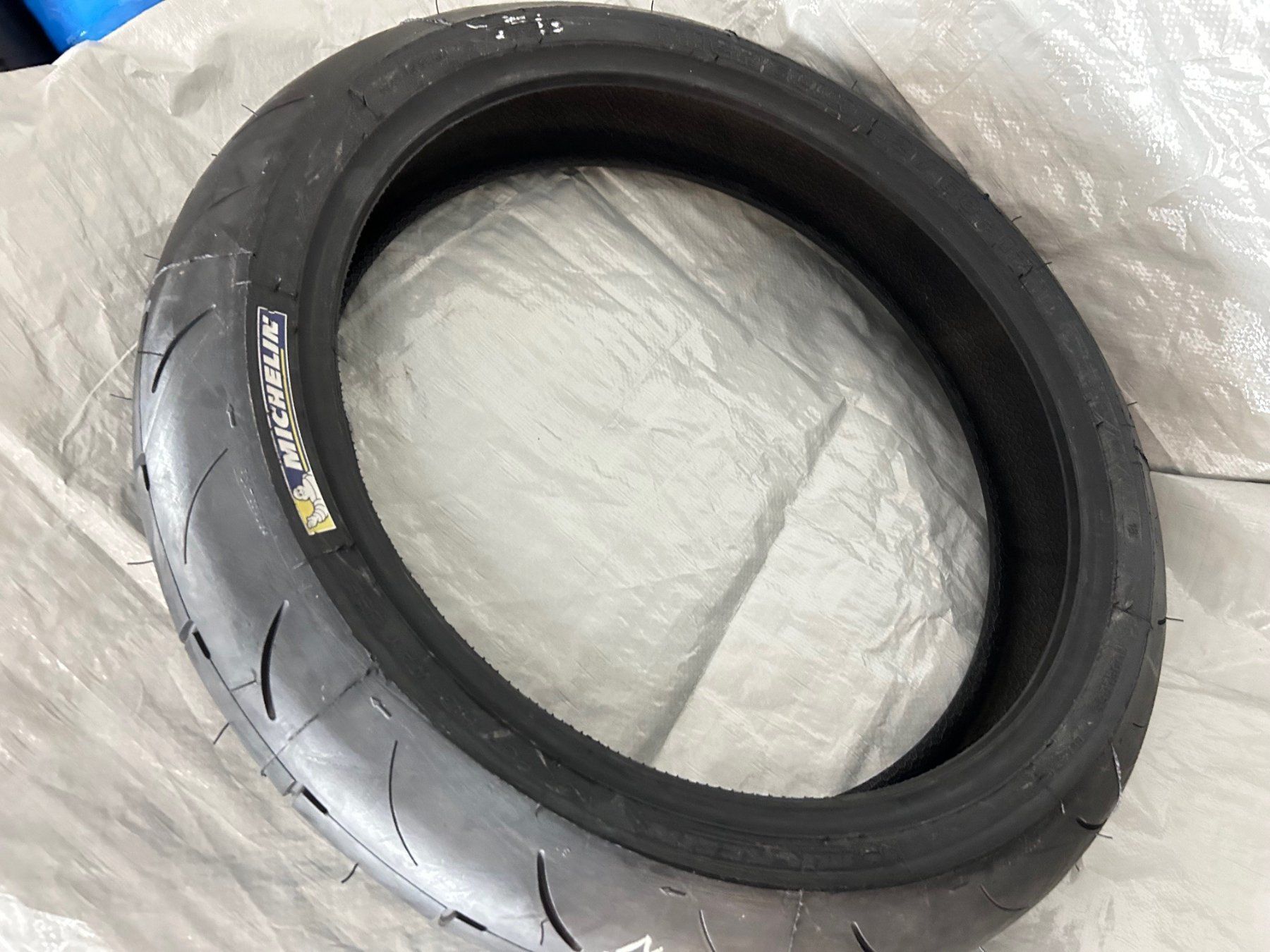 Pneumatici & Ruote complete: Pneu Michelin 12/60-17 – Usato da Bättwil venduto da paul74 1