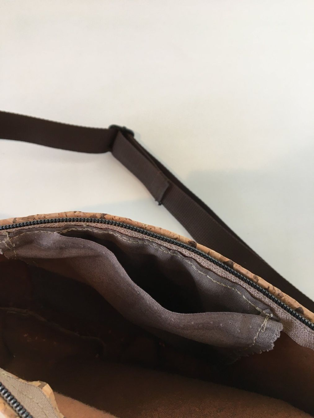 Borse: Crossbag oder Bauchtasche aus Kork – Nuovo e nell'imballaggio originale da Reinach BL venduto da Rochriba 2