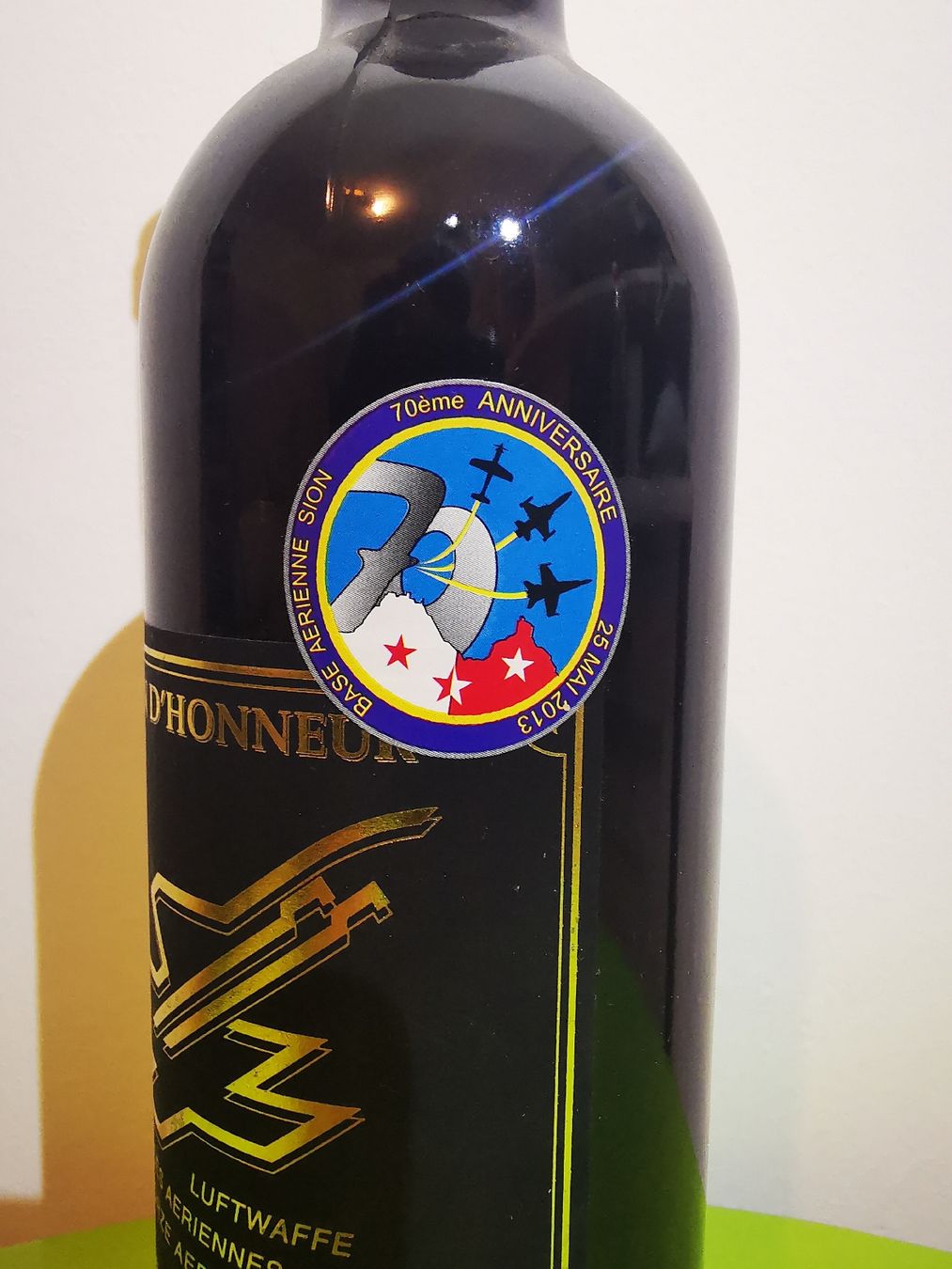 Vino: Pinot Noir Luftwaffe 2012, Vin d'Honneur – Usato da Crissier venduto da froerli 2