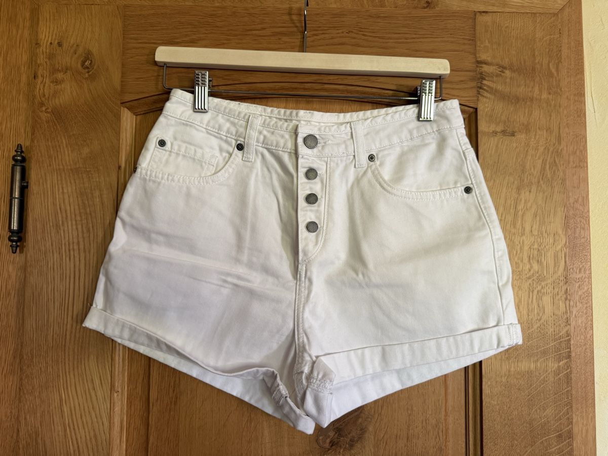 Roxy Pantaloni: Short Roxy dès CHF 1.- – Nuovo (secondo la descrizione) da Commugny venduto da Flamantrose77