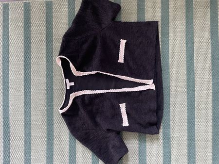 Schwarze H&M Jacke mit Details, Grösse M, Top Zustand!