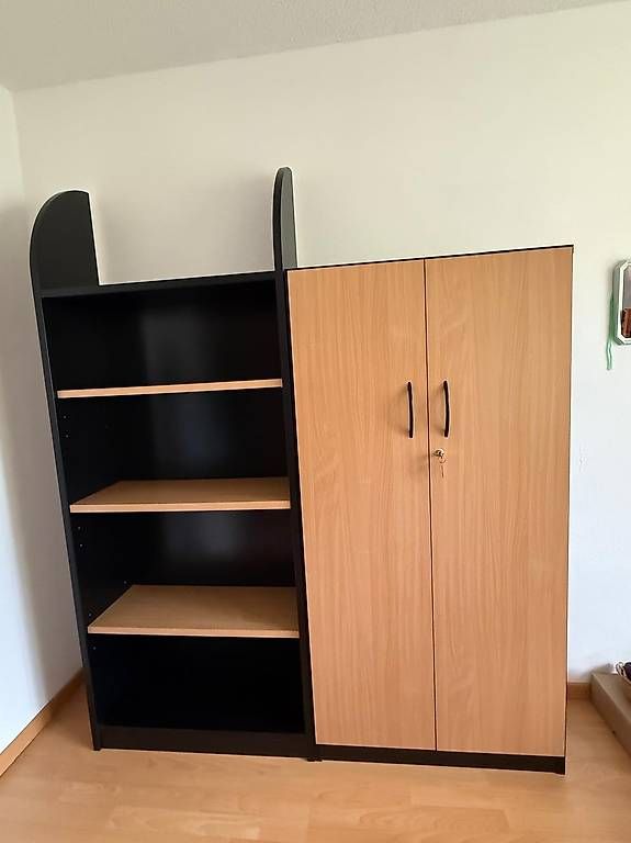 Armoires: Bücherregal mit Schrank – D'occasion à Domat/Ems par TORA89 1