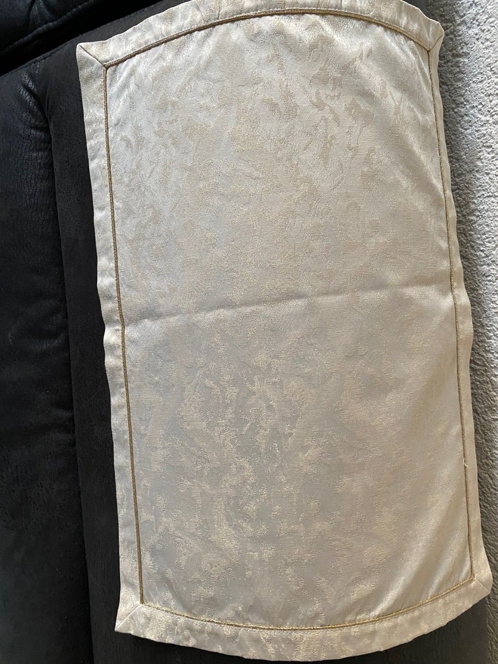Set di tavolo e panche: 4 Tischset   ca 48 x 35 cm goldglitzer – Usato da Allenwinden venduto da Obalu