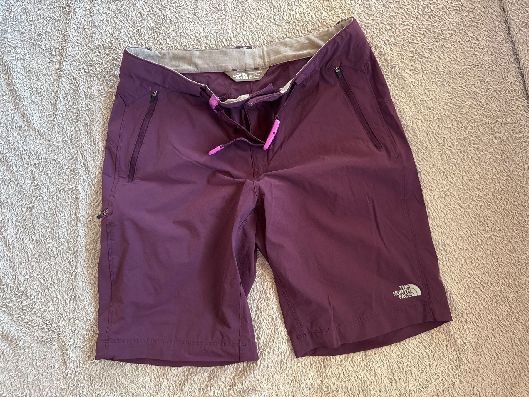 North Face Pantaloni: Short North Face gr. 10 – Usato da Ovronnaz venduto da Etagne68