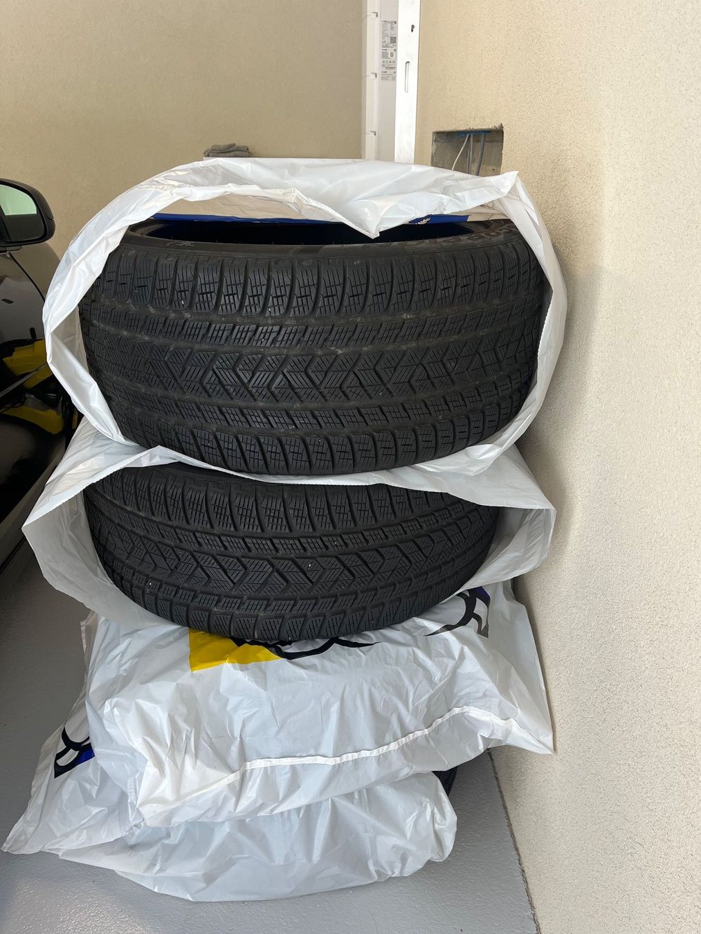 Sonstiges Schreiben & Zeichnen: Vendo Pirelli invernali per Porsche Macan GTS – Gebraucht aus Melide von abe_dl89