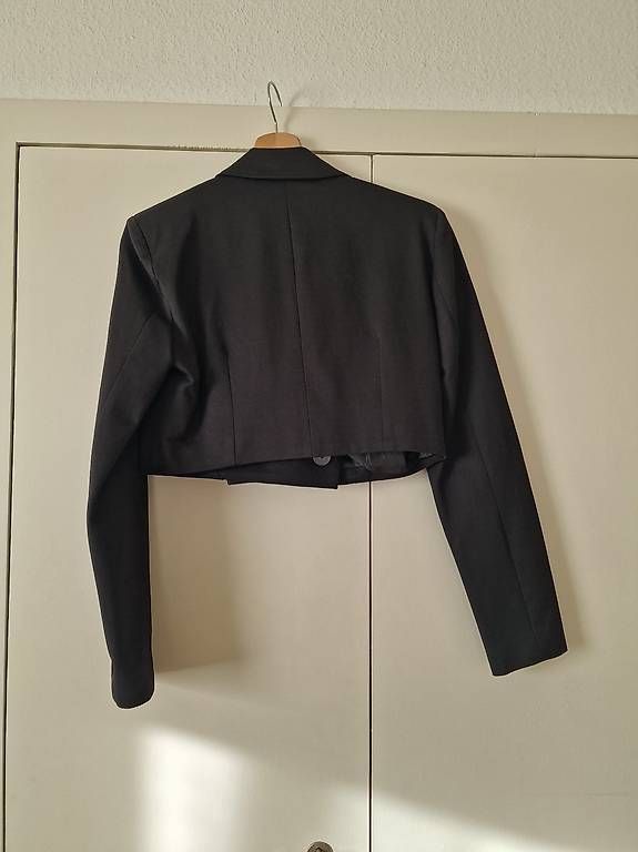 Giacche: Kurzez schwarzer Blazer - Grösse 38 – Usato da Dällikon venduto da m.py_92