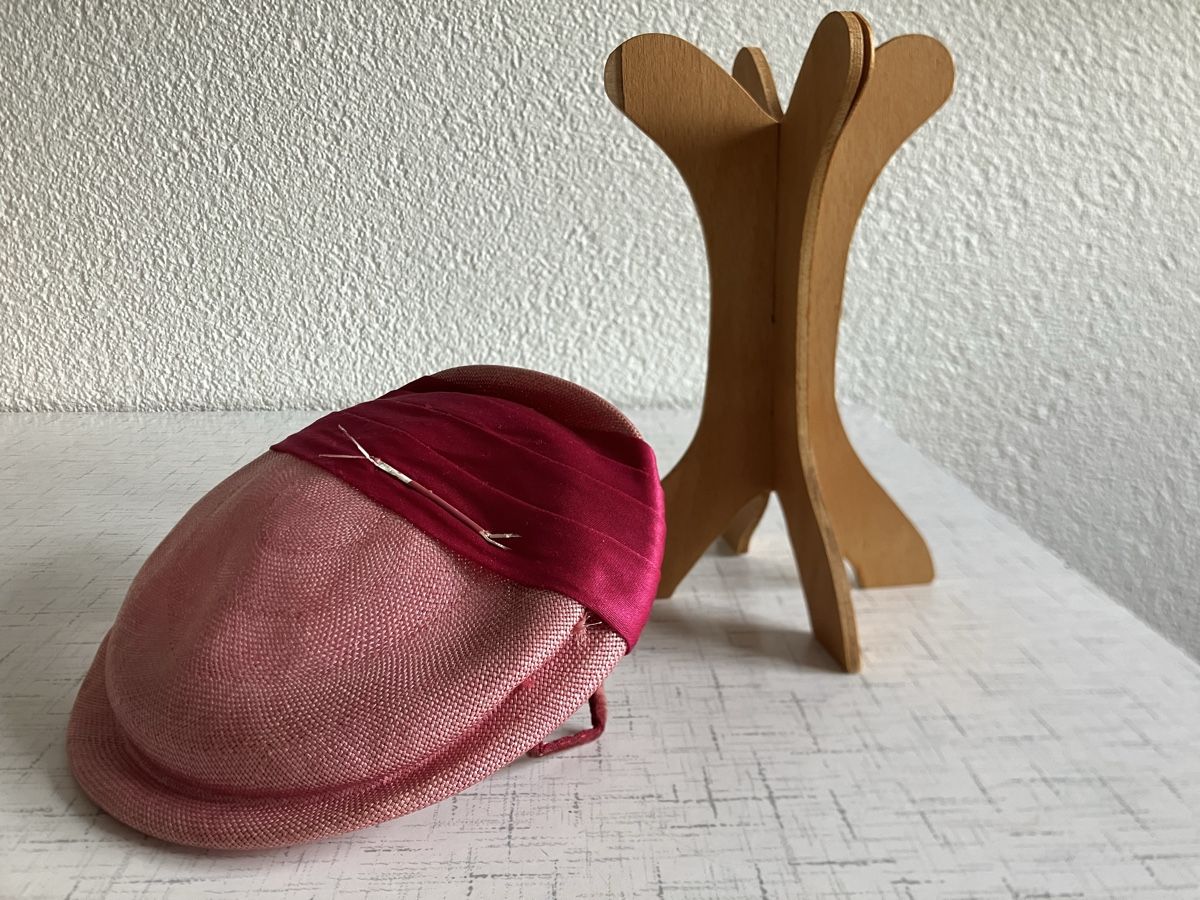 Copricapi, berretti & cappellini: Rosa Strohhütchen – Usato da Lyss venduto da Punktum01