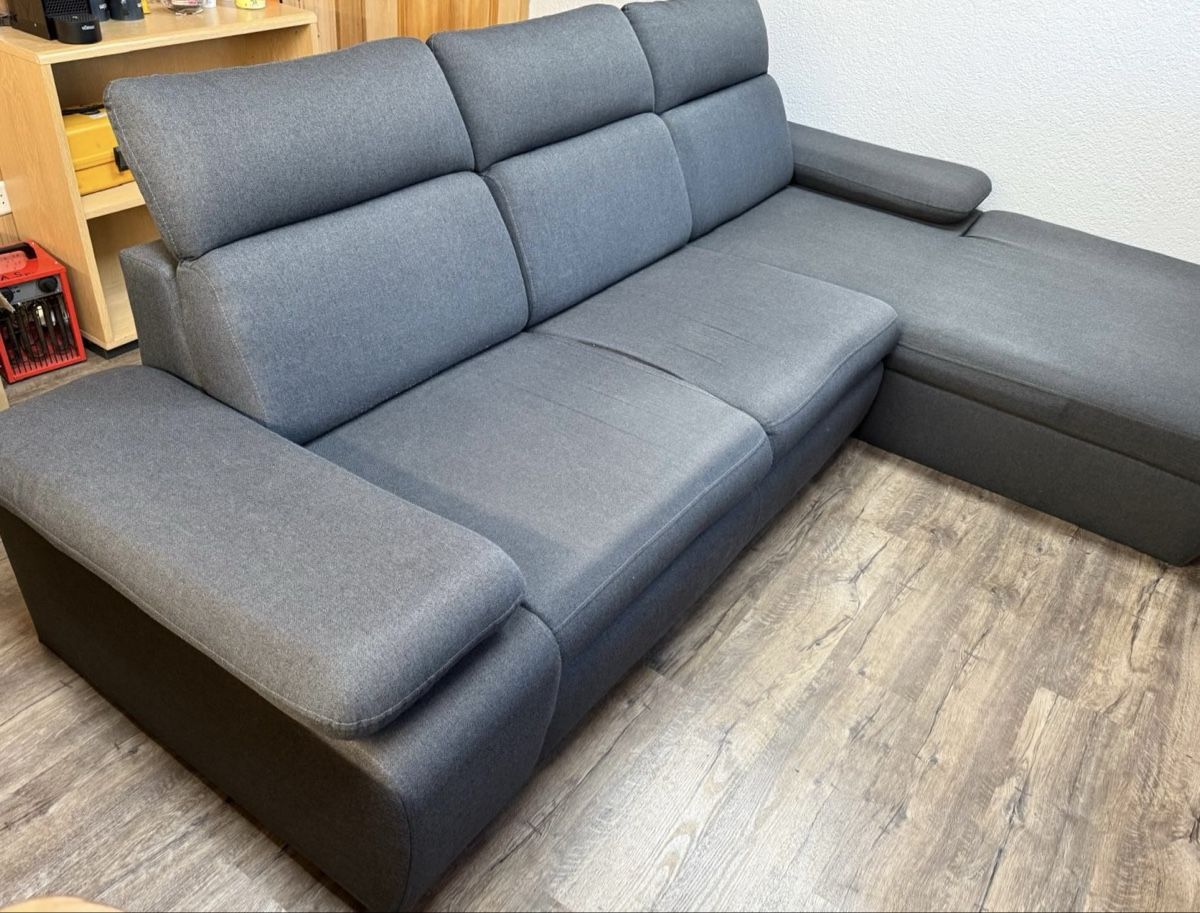 Divani: Ecksofa grau mit Schlaffunktion und Stauraum – Usato da Kerns venduto da Ask94