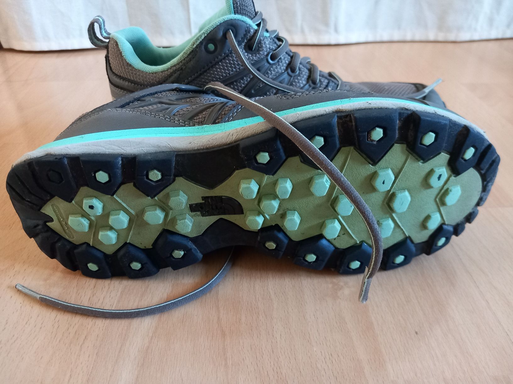 North Face Scarpe da donna: Chaussures de trail The North Face gris menthe – Usato da Faoug venduto da per_kp6r 3