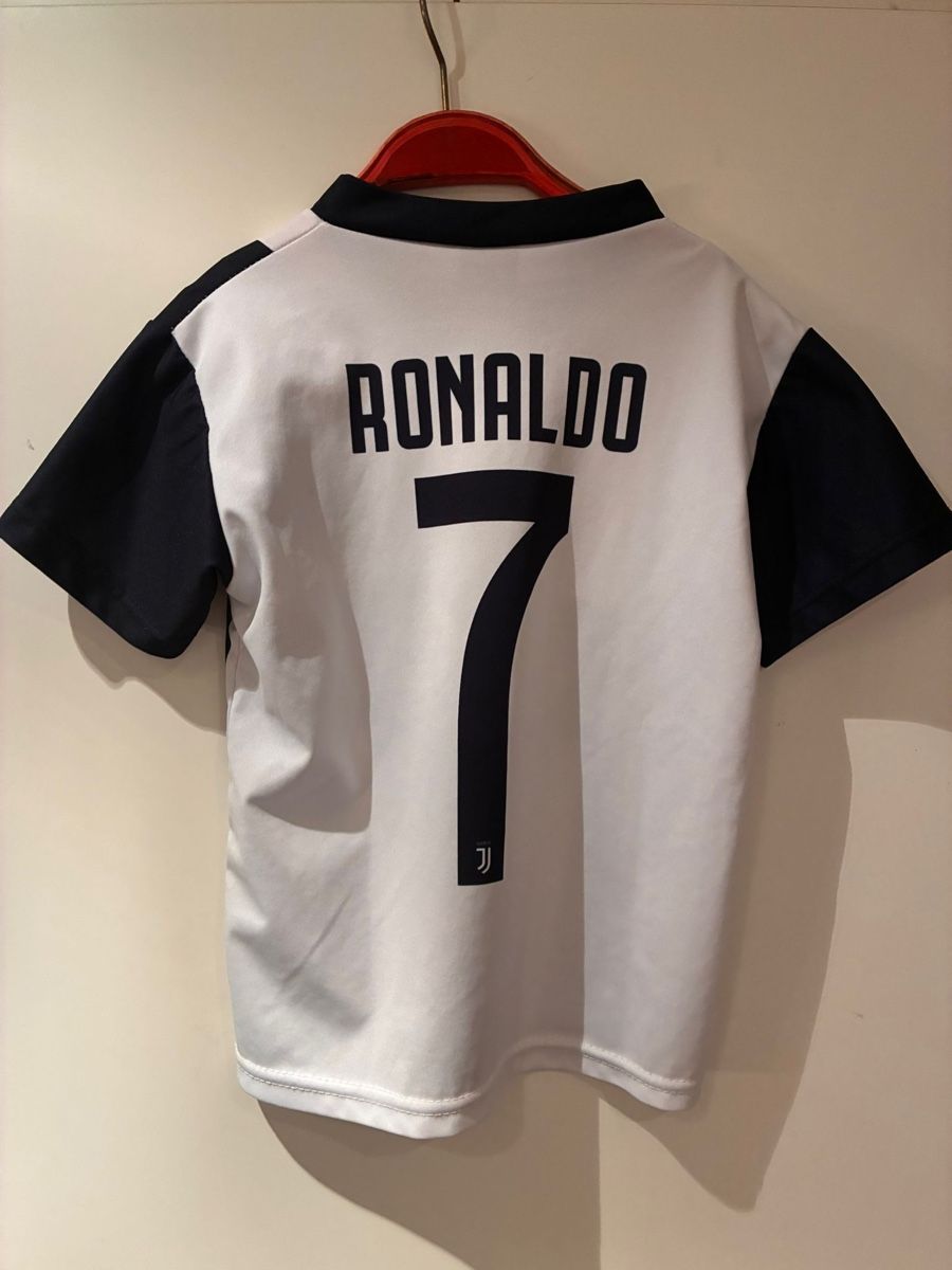 Scarpe, pantaloni & magliette da ginnastica: Fussballtrikot Gr. 110 – Usato da Richterswil venduto da duffi326464 1