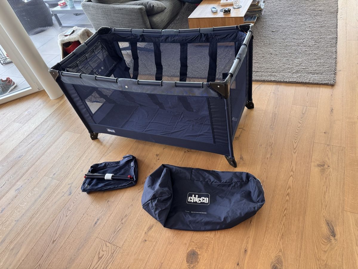Letti: Chicco Reisebett mit Bassinet blau – Usato da Gisikon venduto da Andy251