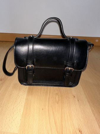 Schwarze Umhängetasche