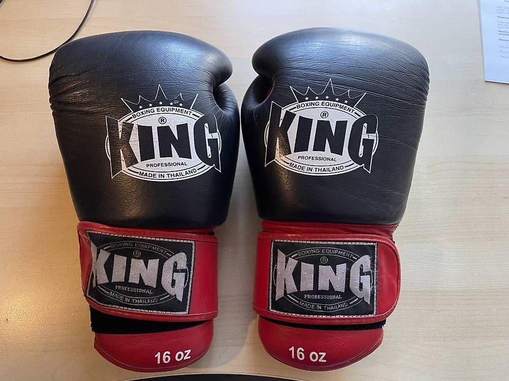 Gants & mitaines : Gants de boxe 16 oz – D'occasion à Villars-sur-Glâne par Anne-rose