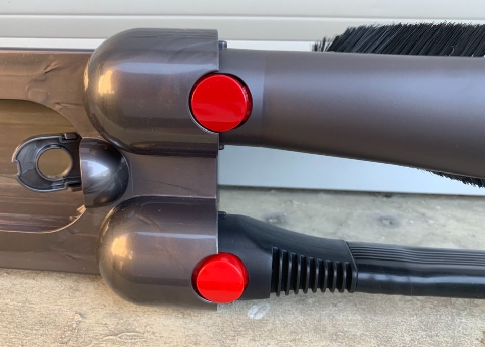 Dyson Sonstiges für Haushalt & Wohnen: Lot 3 pièces DYSON support mural, brosse et long embout – Neu (gemäss Beschreibung) aus Martigny von only__you 4