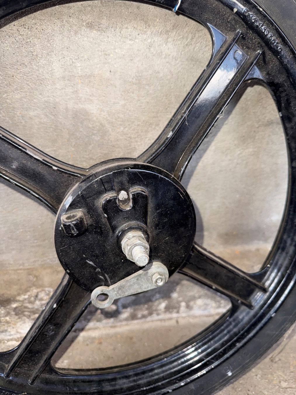 Piaggio Parti ricambio per ciclomotori: Piaggio Ciao Gussfelgen Vorderrad – Usato da Fahrni b. Thun venduto da berger_tuning34 3