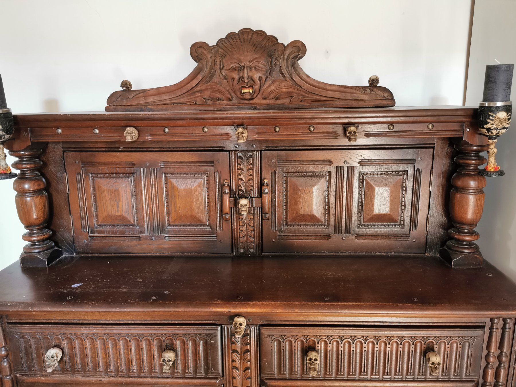 Cassettiere: Commode ancienne avec crânes – Usato da Pailly venduto da jme99 1